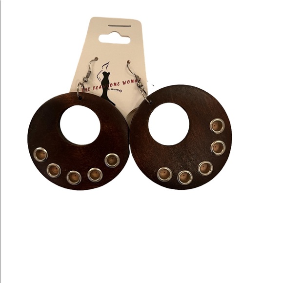 ROUND WOODEN DANGLE EARRINGS - Picture 4 of 5